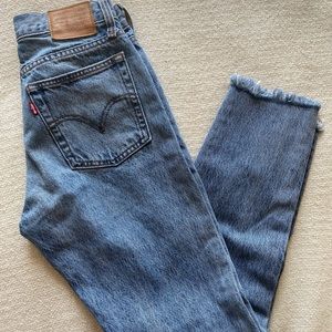 Levis straight leg wedgie jeans